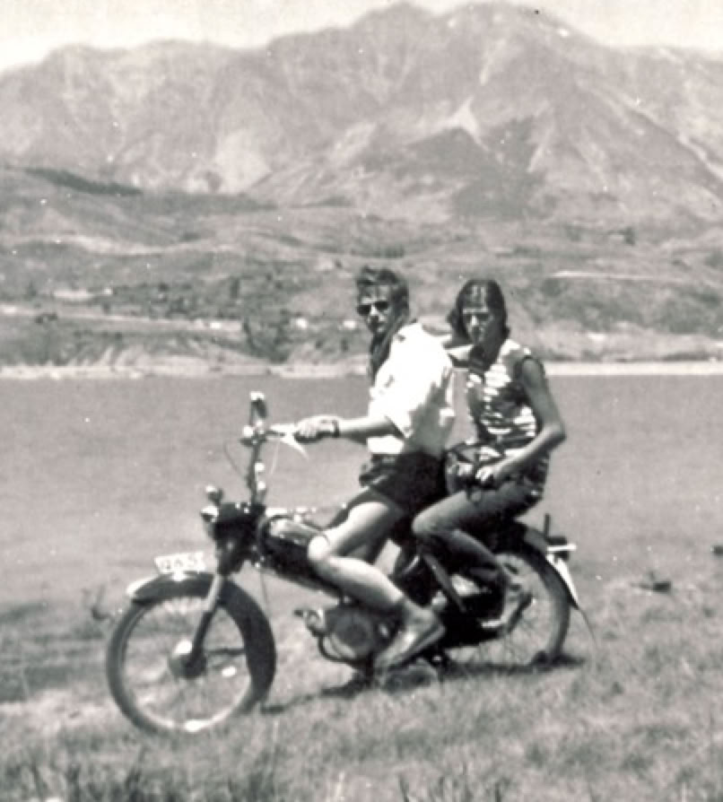 Peter en Joleen op de Puch in Frankrijk