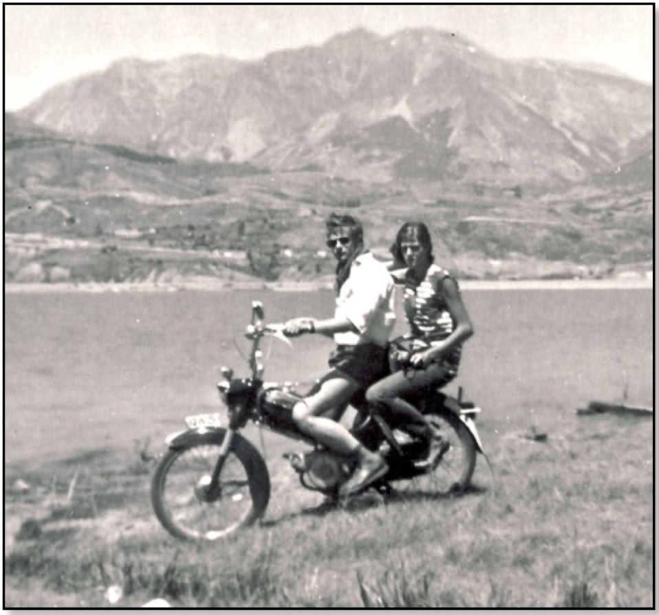Peter en Joleen op de Puch in Frankrijk